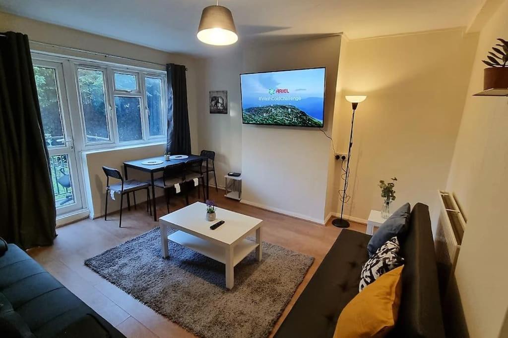 2 Bedroom Apartment In Kennington لندن المظهر الخارجي الصورة