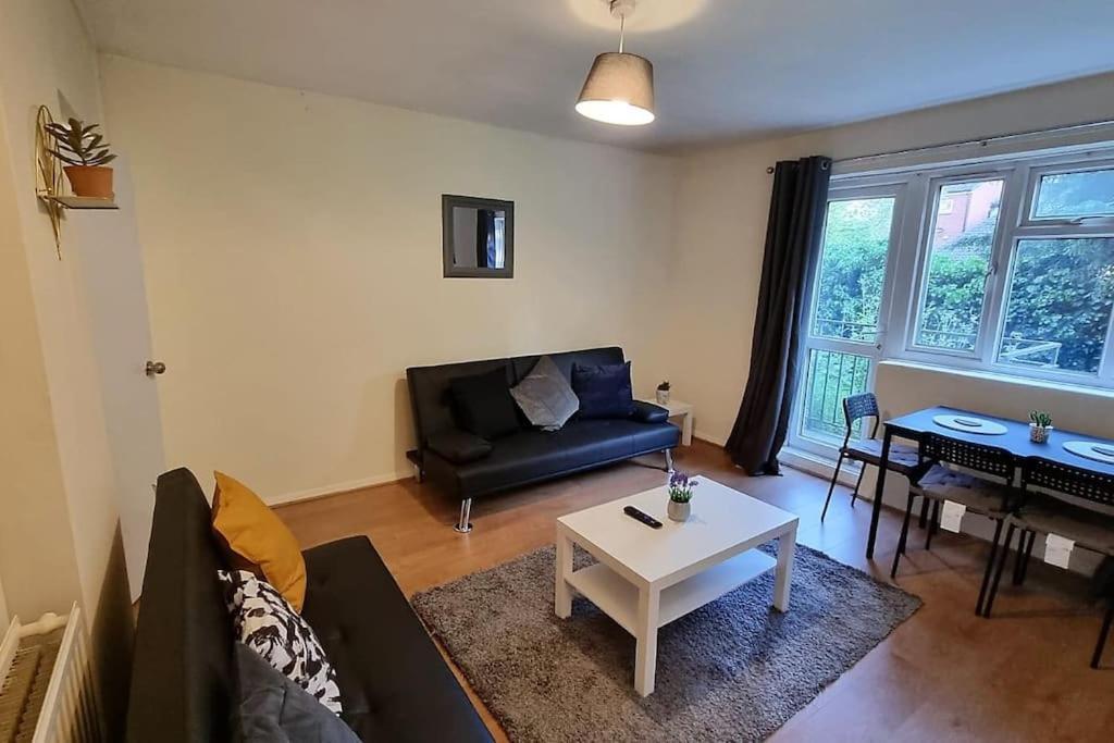 2 Bedroom Apartment In Kennington لندن المظهر الخارجي الصورة