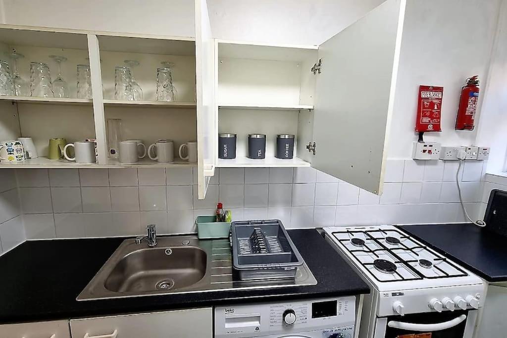 2 Bedroom Apartment In Kennington لندن المظهر الخارجي الصورة